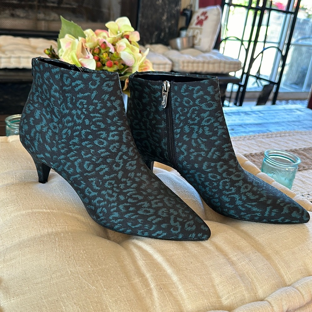 Circus by Sam Edelman Black and Teal cheetah print booties. Size 7.5M